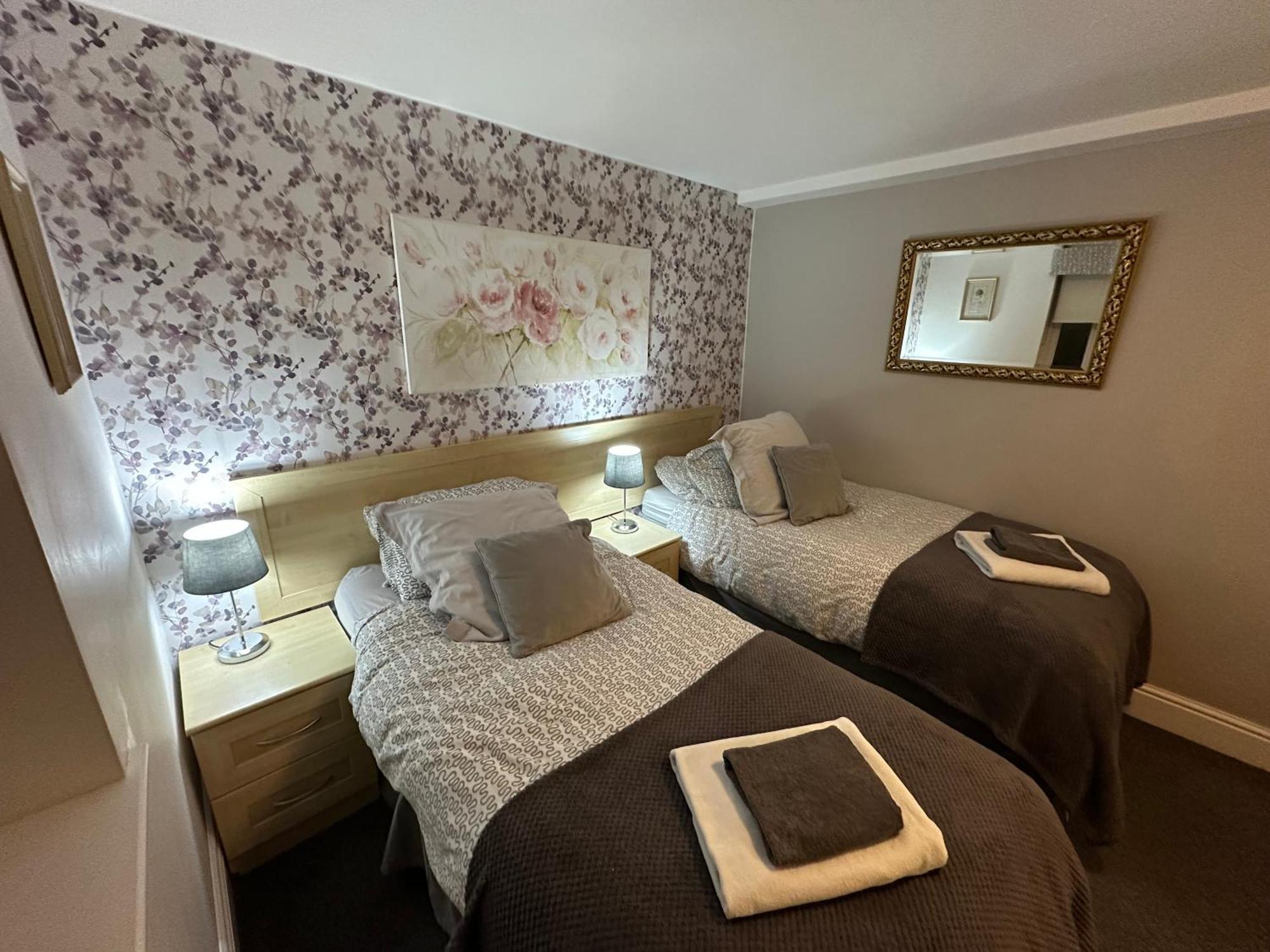Station Approach B&B Boutique Stays Солихъл Екстериор снимка