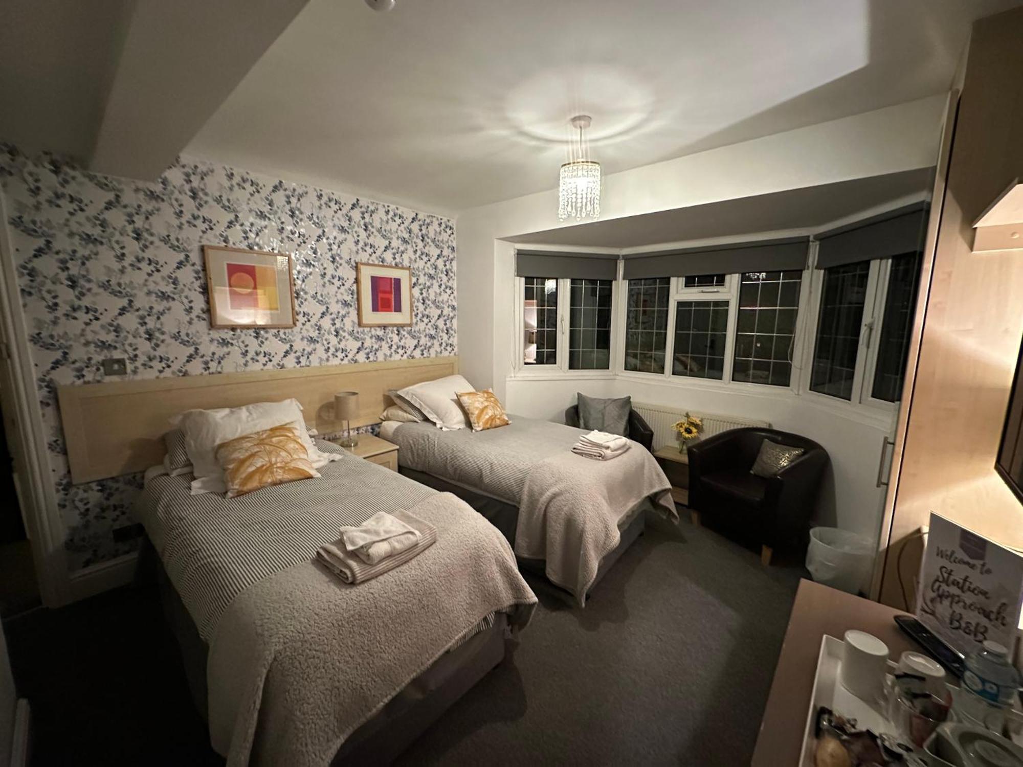 Station Approach B&B Boutique Stays Солихъл Екстериор снимка