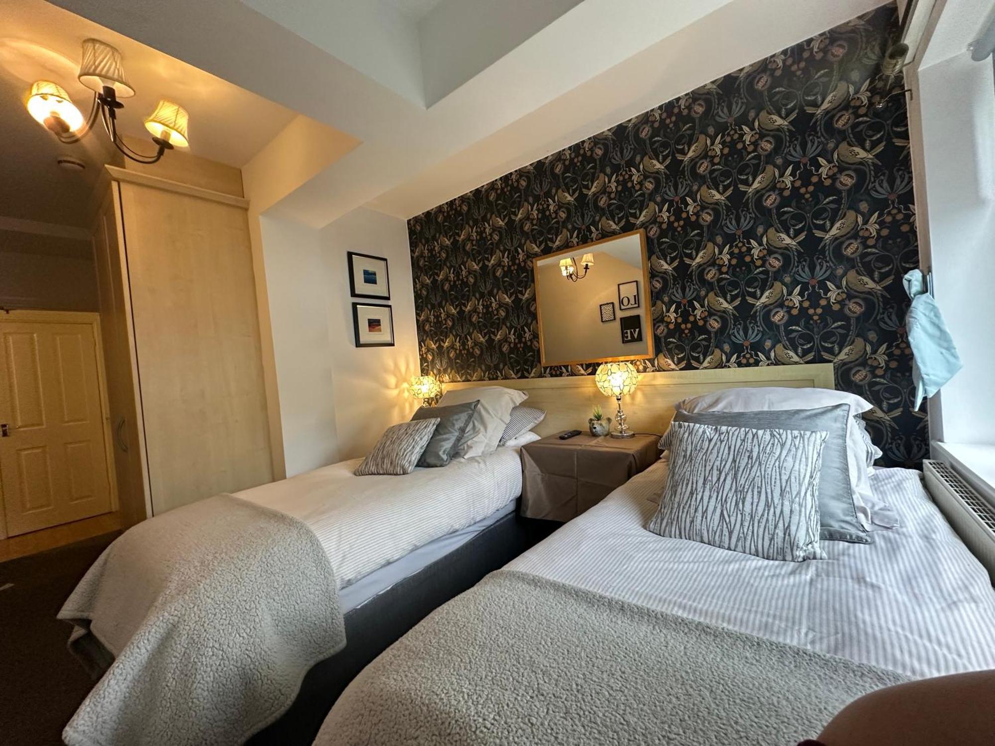 Station Approach B&B Boutique Stays Солихъл Екстериор снимка