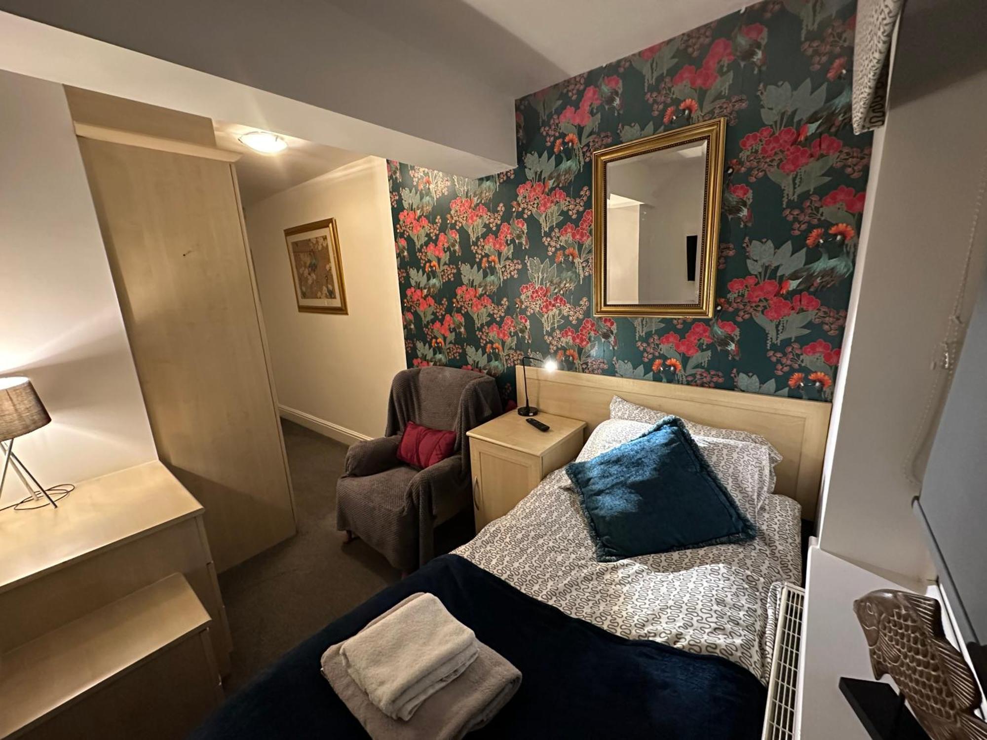 Station Approach B&B Boutique Stays Солихъл Екстериор снимка